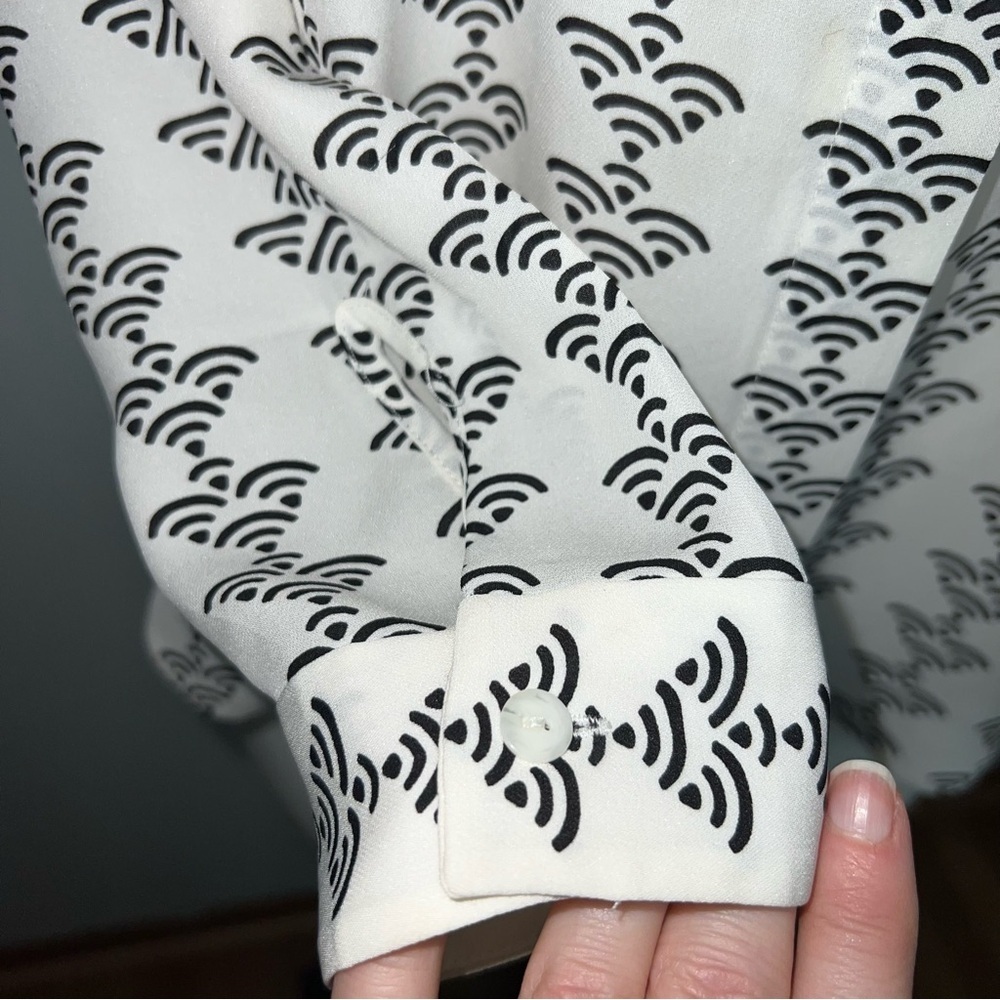 Theory 100% Silk Printed Button Front Ivory Black Blouse Women’s Petite Small - Picture 5 of 12